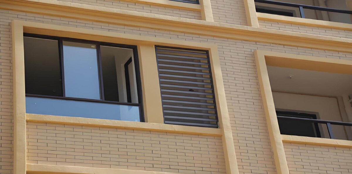 房屋外墻門窗滲水、開裂修繕！(圖1)